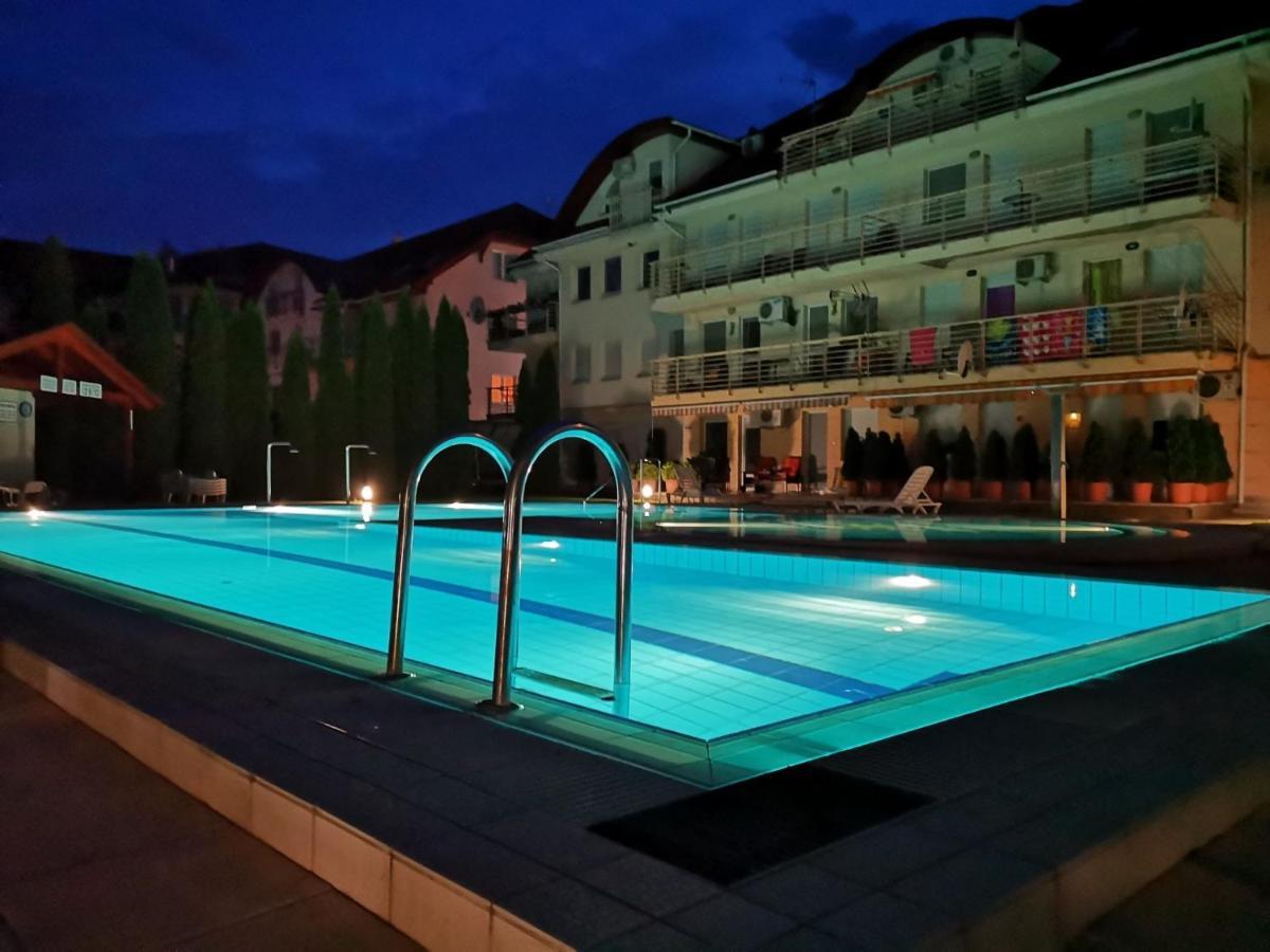 Oazis Wellness Apartman2 Hajduszoboszlo Ngoại thất bức ảnh