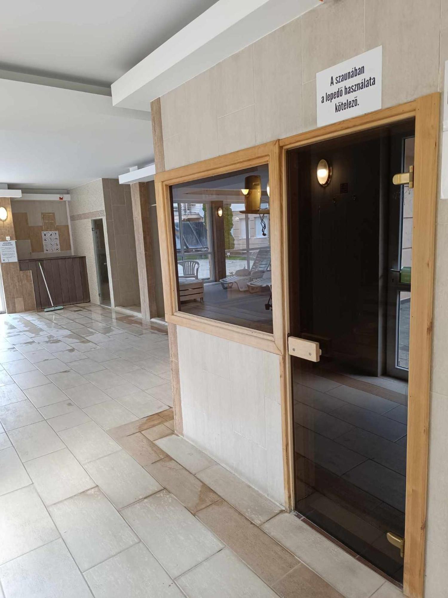 Oazis Wellness Apartman2 Hajduszoboszlo Ngoại thất bức ảnh